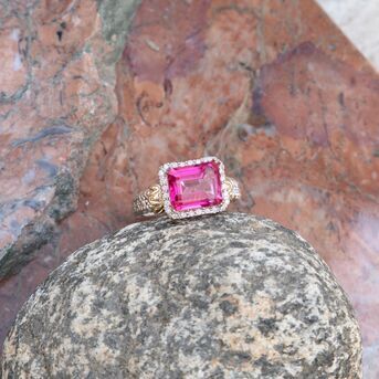 The perfect way to add a pop of color. This ring in Pink Topaz is a showstopper 