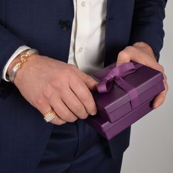 Ladies, your man wants jewelry too 