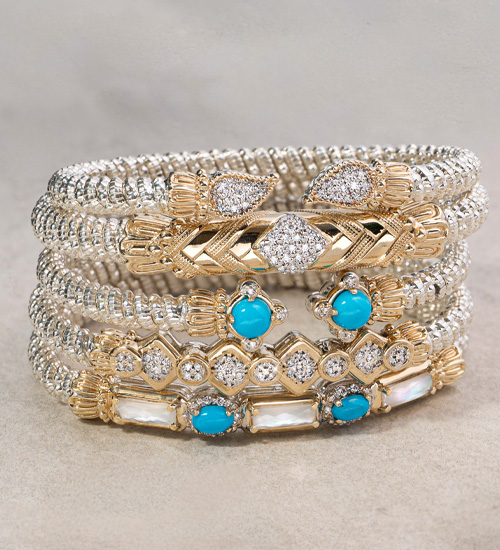 Shop Bracelets / See what makes our stackable bracelets so iconic.